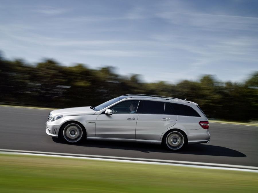  Mercedes-Benz E63 AMG Wagon 2011 года  (фото 4 из 11)